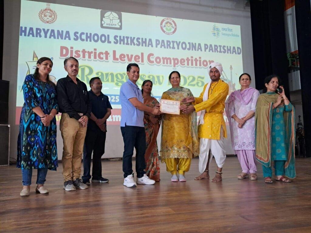 लोक नृत्य में राजकीय प्राथमिक पाठशाला सांवला से जेबीटी शिक्षक वीरेंद्र सिंह रहे जिले में प्रथम