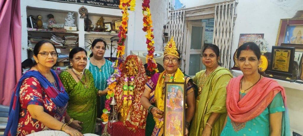 तीज क्वीन बनी कंचन रस्तोगी नृत्य, संगीत, गीतों से समां बंधा