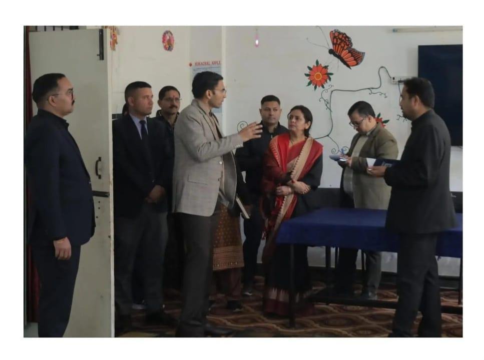 गरीब परिवार को राहत, बच्चों को मिला छात्रावास में दाखिला