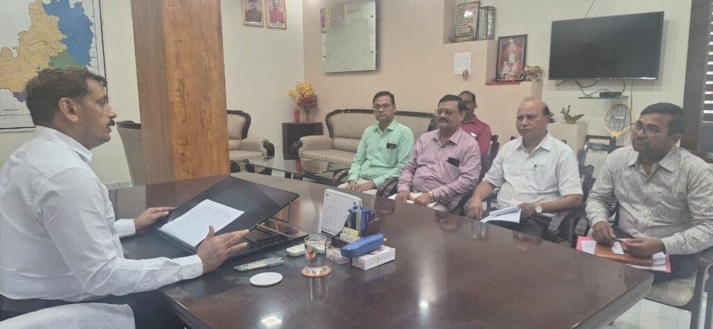 कलेक्टर श्री गोपाल वर्मा ने सेटअप अनुसार स्कूल में शिक्षकों की व्यवस्था सुनिश्चित करने के दिए निर्देश