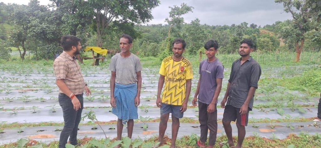 18 एकड़ में लीची, आम और सब्ज़ी की खेती से बदलेगी आदिवासी किसानों की किस्मत