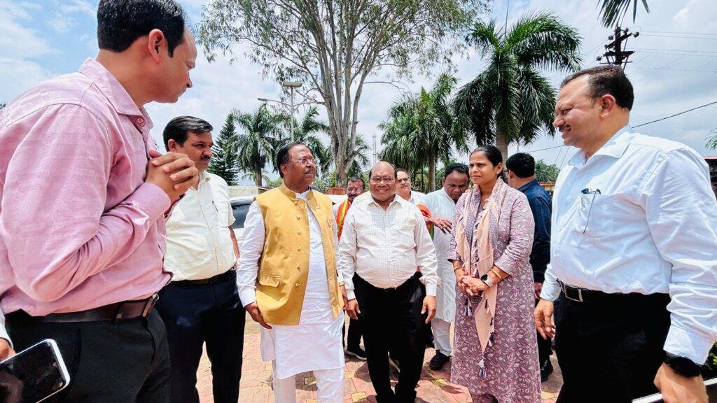 कृषि मंत्री श्री रामविचार नेताम शहीद गुण्डाधुर कृषि महाविद्यालय एवं अनुसंधान केंद्र में आयोजित छात्रों से संवाद कार्यक्रम में हुए शामिल