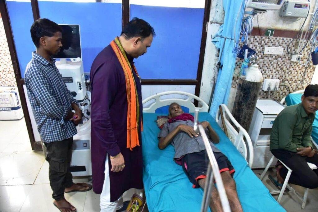स्वास्थ मंत्री श्री जायसवाल ने कोण्डागांव व फरसगांव में चिकित्सालयों का किया निरीक्षण