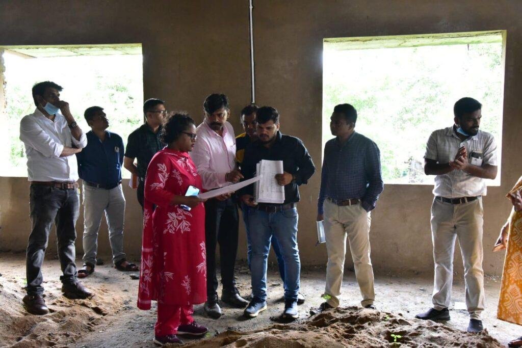 कलेक्टर ने निर्माणाधीन क्रिटिकल केयर यूनिट भवन का किया निरीक्षण