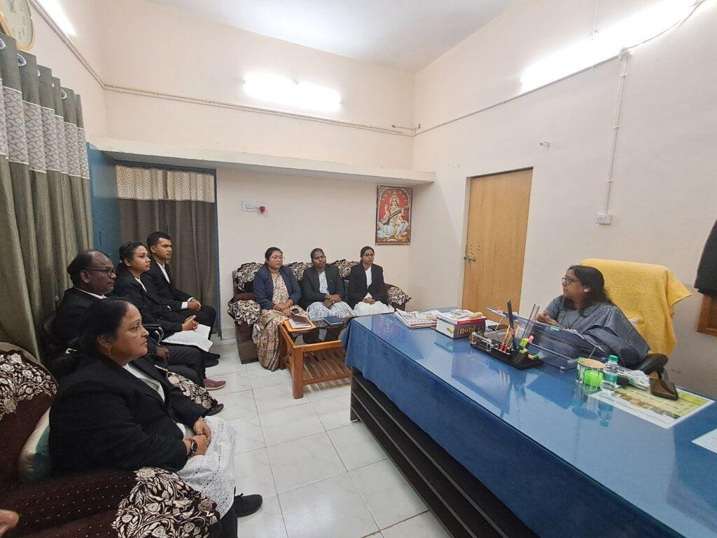 प्रधान न्यायाधीश/अध्यक्ष जिला विधिक सेवा प्राधिकरण कोंडागांव ने लीगल एड डिफेंस कौंसिल सिस्टम के न्यारक्षकों का उनके कार्यों एवं भर्ती की प्रक्रिया के संबंध लिया बैठक