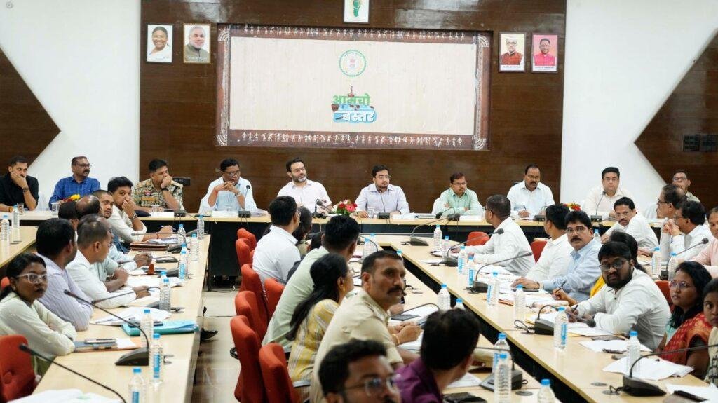 प्रभारी सचिव डॉ. कमलप्रीत सिंह ने ली बाढ़ आपदा प्रबंधन की बैठकक्षति का आंकलन कर प्रभावितों को तत्काल आर्थिक सहायता राशि करें जारी- सचिव श्री कमलप्रीत सिंह