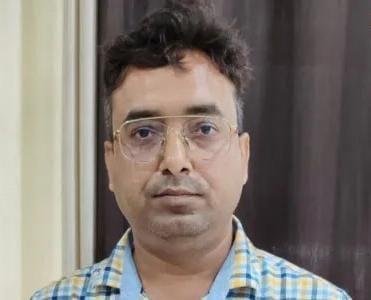 रिश्वत लेते पकड़ा गया बिजली विभाग का बाबू, बैग से मिले 1.76 लाख नकद…..