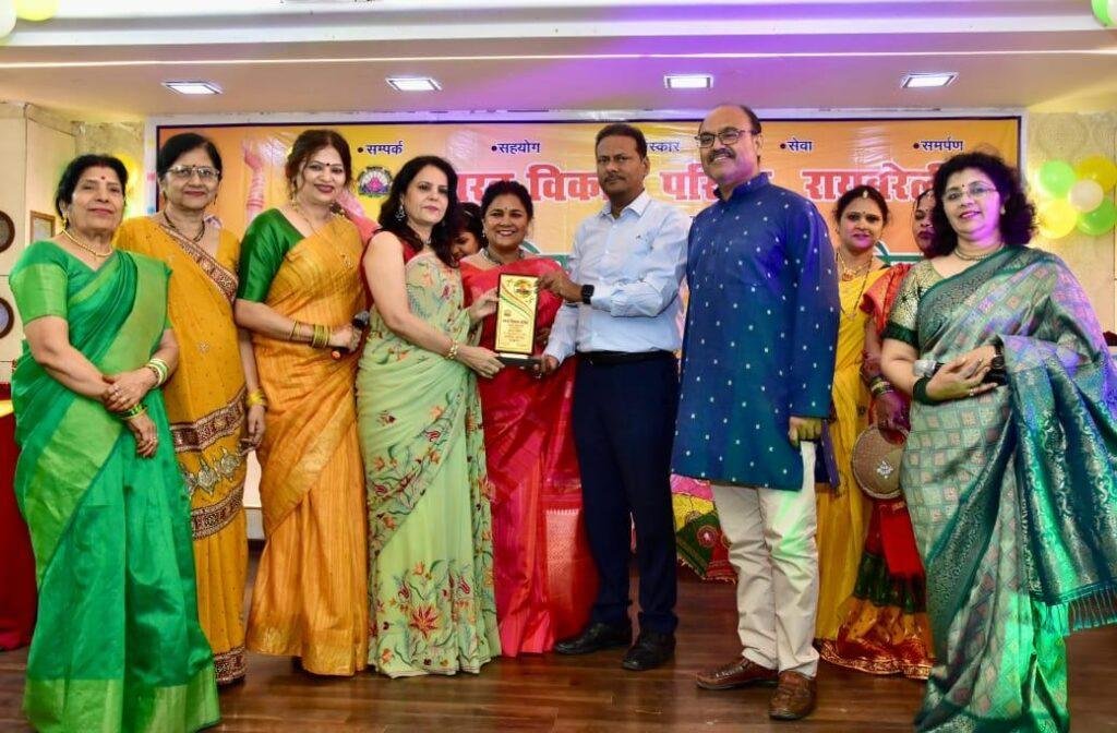 हरियाली तीज महोत्सव में भारत विकास परिषद की किरन मिश्रा बनी तीज क्वीन