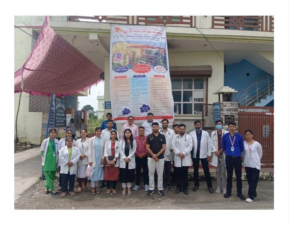 इन्दिरेश अस्पताल व बालाजी फाउन्डेशन ने निःशुल्क स्वास्थ्य शिविर लगाया