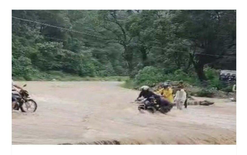 उत्तराखंड देहरादूनउत्तराखंड में बारिश का कहर जारी है, कई जिले जलमग्न, उफान पर नदिया