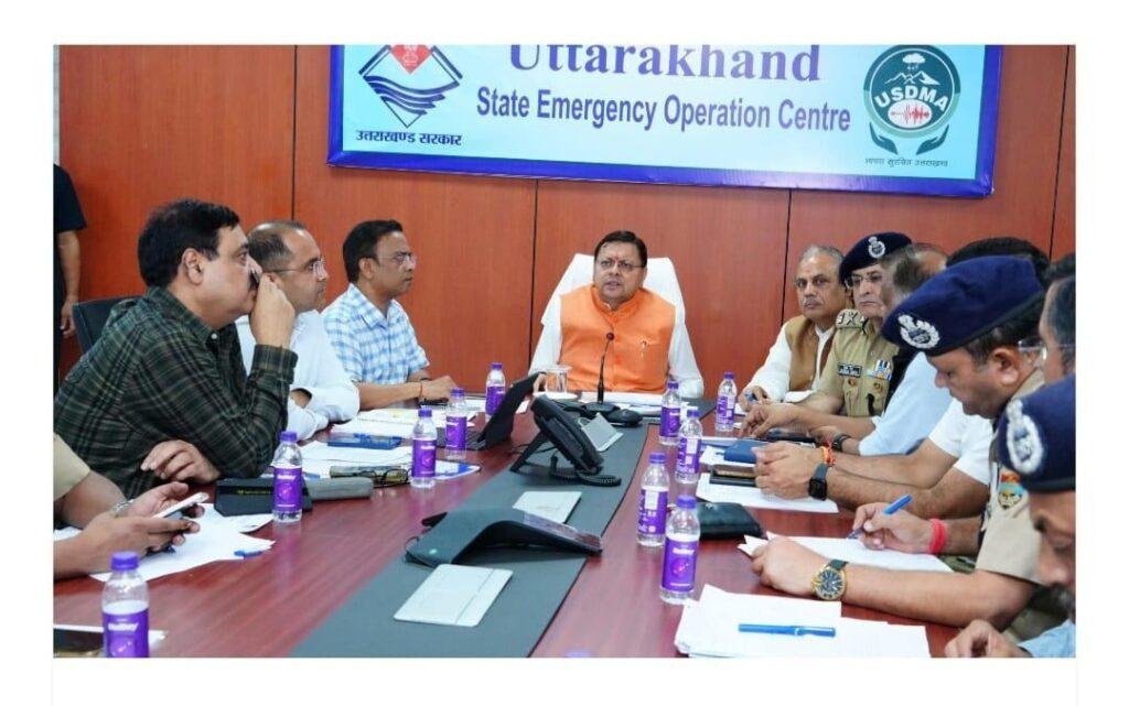 उत्तराखंड देहरादूनआपदा परिचालन केन्द्र पहुंचे सीएम धामी