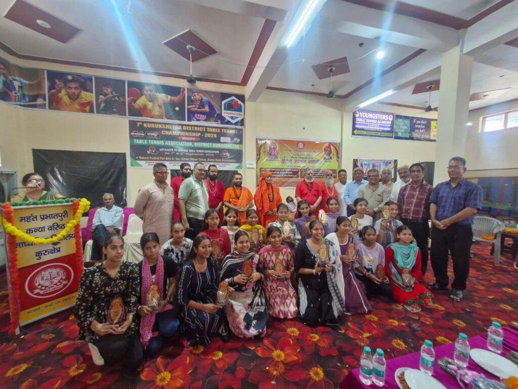 महंत प्रभात पुरी कन्या वरिष्ठ माध्यमिक विद्यालय में प्रतिभा सम्मान समारोह आयोजित