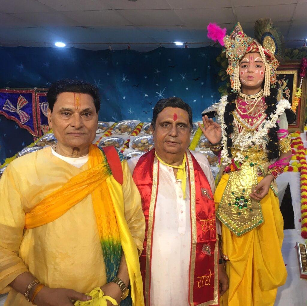 झूलन महोत्सव में पधारे उत्तर प्रदेश शासन के कैबिनेट मंत्री लक्ष्मी नारायण चौधरी