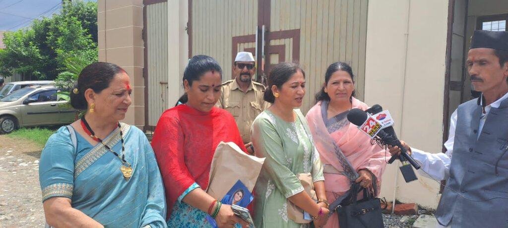 उत्तराखंड देहरादूननिरंकारी महिला संत समागम के आयोजन में मान्य विधायक श्री विनोद चमोली जी की धर्म पत्नी श्री मति शीश चमोली जी मुख्य अतिथि के रूप में आई