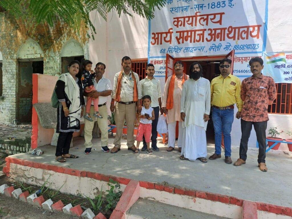 राष्ट्रीय मानव अधिकार एसोसिएशन एवं नागरिक एकता समिति द्वारा रक्षाबंधन का त्यौहार आर्य समाज अनाथ आश्रम में बच्चों के साथ मनाया