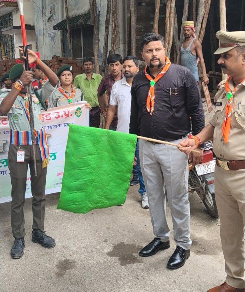 स्काउट गाइड ने शहर में निकाली प्रभात फेरी