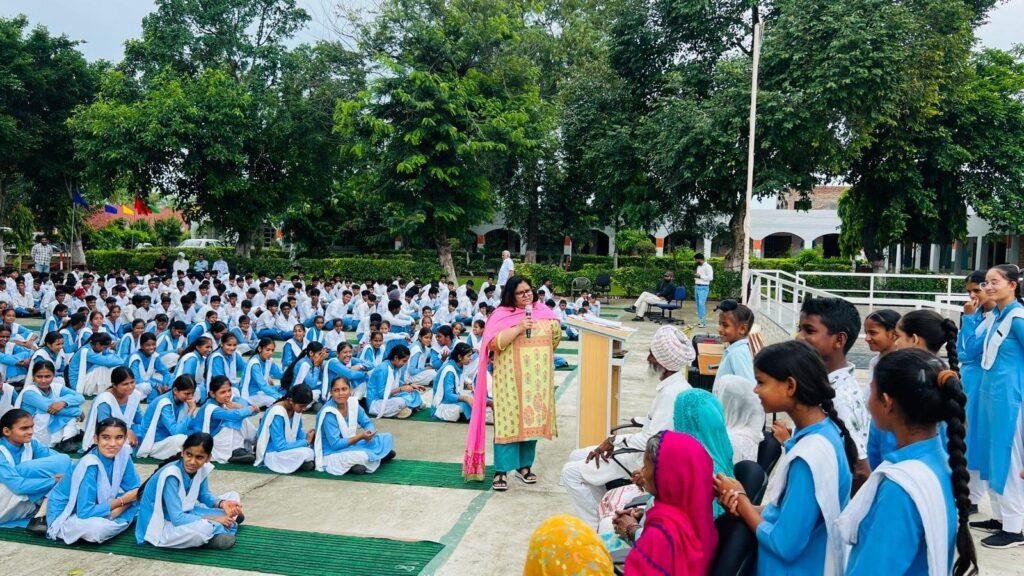 डीएलएसए द्वारा गांव बिलाही के राजकीय स्कूल में सम्मान से जीवन, अधिकार से रक्षा कैंपेन का किया आयोजन