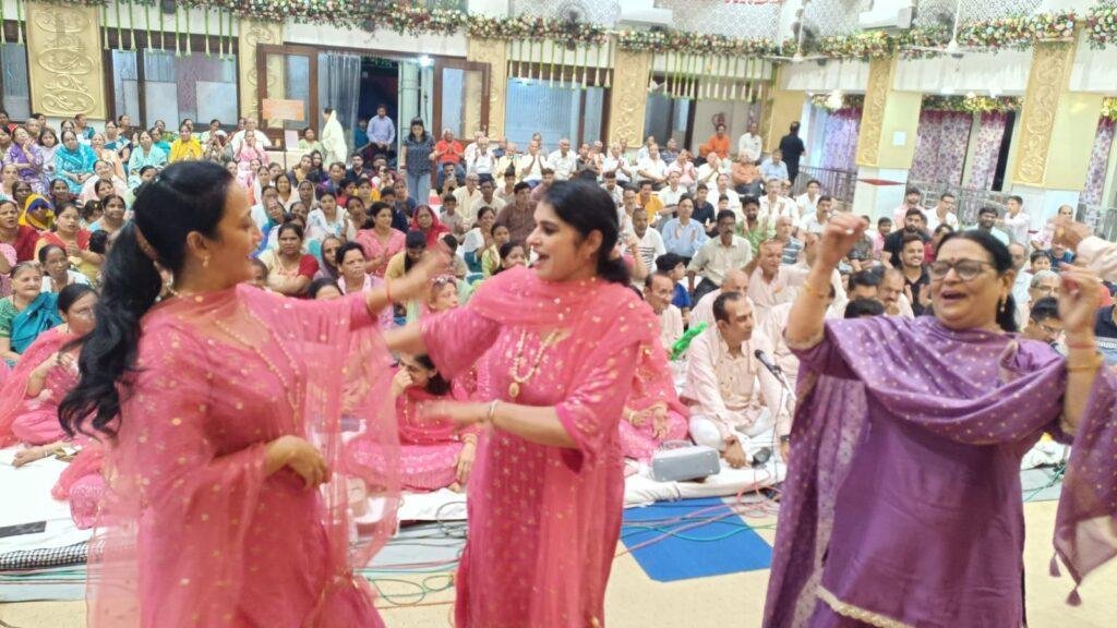 नाम मेरी राधा रानी का जिस जिस ने गाया है, बांके बिहारी ने उसे अपना बनाया है