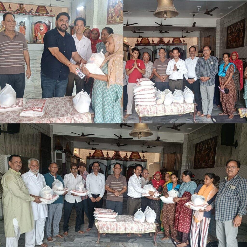 सियाराम वेलफेयर सोसाइटी के सदस्यों की ओर से 79वें आजादी दिवस पर 21 जरूरतमंद महिलाओं को अगस्त महीने का राशन किया गया वितरण