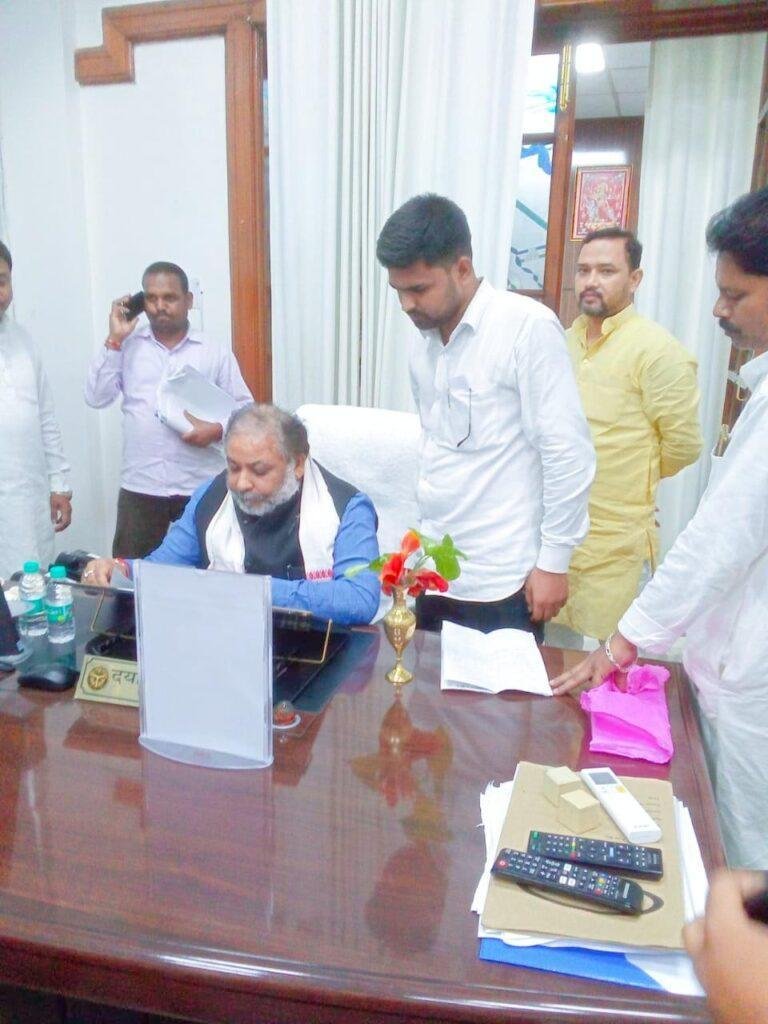 भाजपा नेता विष्णु पद सिंह ने की बस चलवाने की मांग