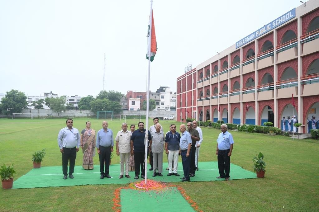 अग्रसेन पब्लिक स्कूल में स्वतंत्रता दिवस का जश्न: शहीदों को नमन और देशभक्ति का उत्सव