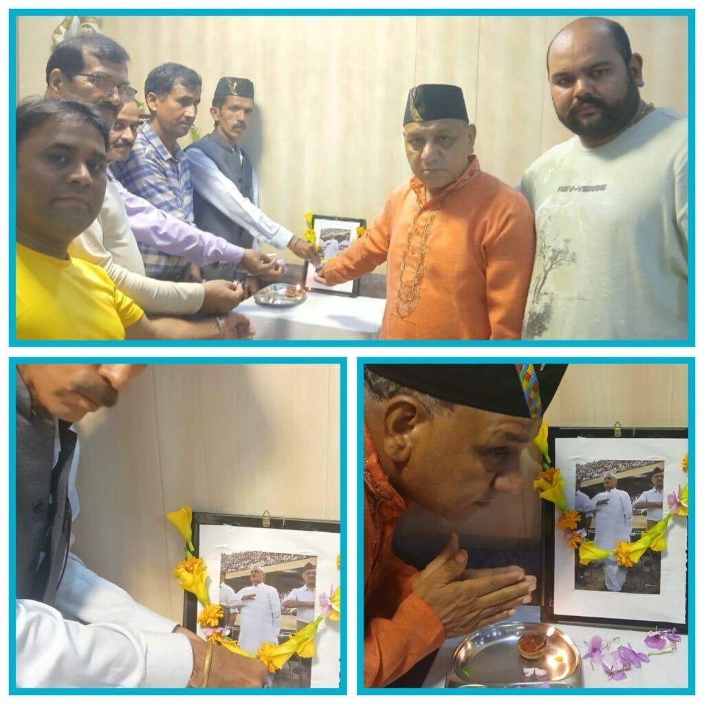 पुज्य अटल जी की पुण्यतिथि पर उनके चित्र पर पुष्पार्चन कर विनम्र श्रद्धांजलि समर्पित की