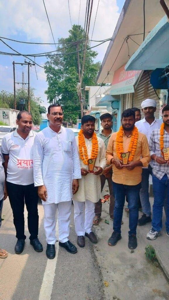 प्रयास ने देवारा विकास सेवा समिति के पदाधिकारियों को किया सम्मानित