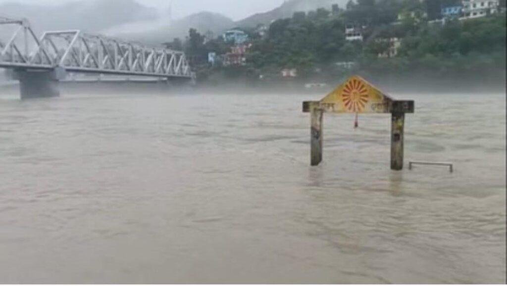 उत्तराखंड देहरादून उत्तराखंड में बाढ़ के खतरे का पूर्वानुमान,  डीएम ने दिए आठ निर्देश,