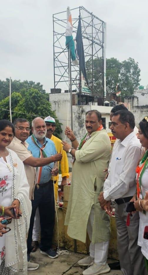 उपजा प्रेस क्लब में अध्यक्ष डॉ पवन सक्सेना ने किया ध्वजारोहण