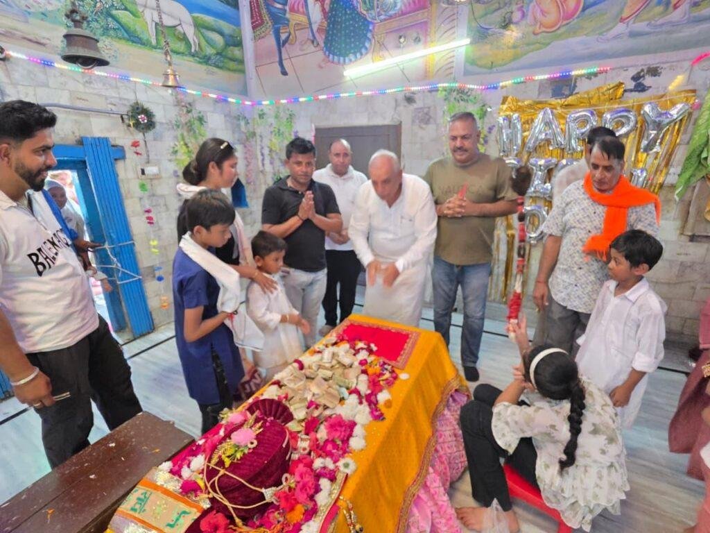 विधायक अशोक अरोड़ा ने जाहरवीर गोगा जी पर चढ़ाई चादर