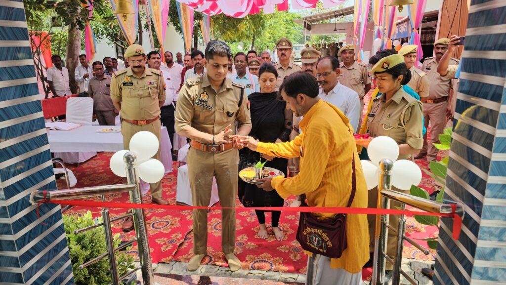पुलिस सहायता केंद्र व चेक पोस्ट का फीता काट कर उद्धाघटन