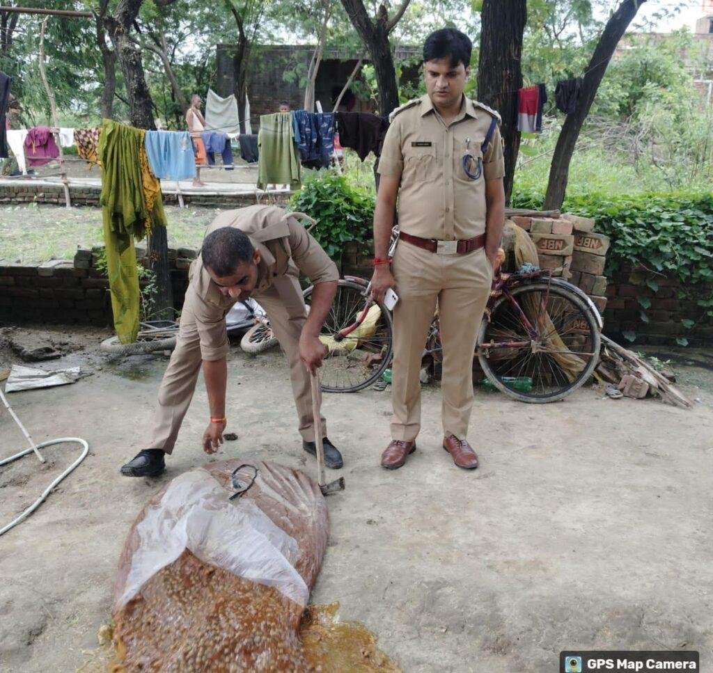 आबकारी व पुलिस विभाग की संयुक्त टीम ने अवैध शराब निर्माण के ठिकानों पर की दबिश की कार्यवाई