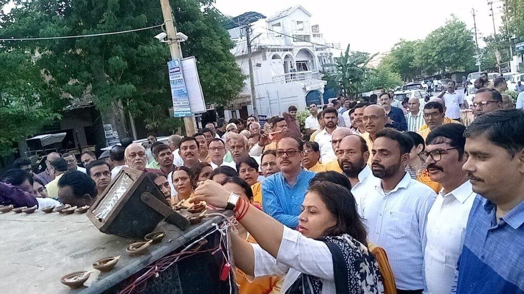 1857 के प्रथम स्वाधीनता संग्राम के अमर नायक राणा बेनी माधव बख्श सिंह की 221वीं जयंती पर दीपदान कार्यक्रम का आयोजन
