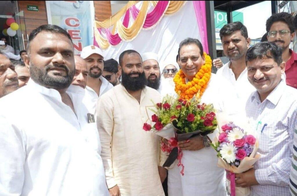 देहरादून: बंजारावाला में मेडीसिटी हेल्थ केयर सेंटर का उद्घाटन करते हुए, विधायक चमोली जी
