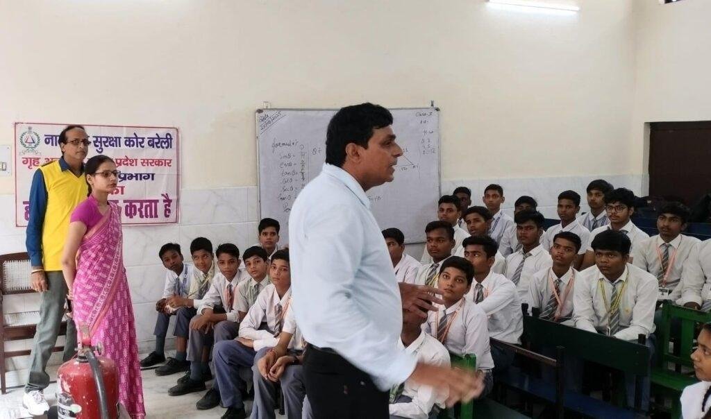 बरेली सिविल डिफेंस (यलो आर्मी) अलखनाथ डिवीजन द्वारा प्रशिक्षण कार्यक्रम
