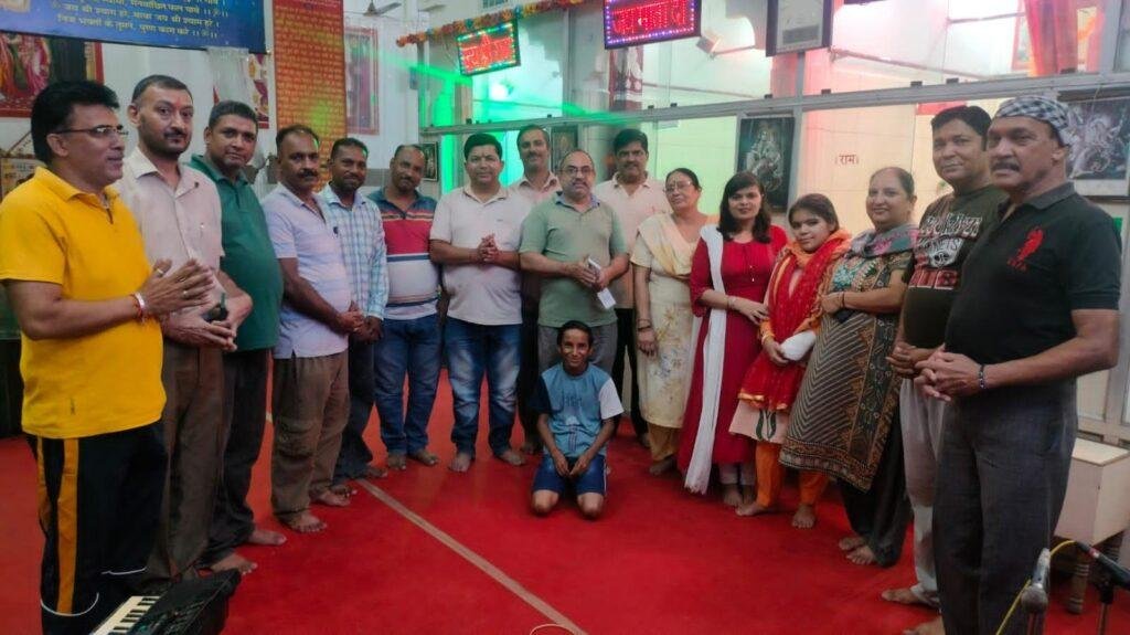 अमृतवेला सोसाइटी द्वारा हनुमानजी चालीसा पाठ एवं संकीर्तन किया