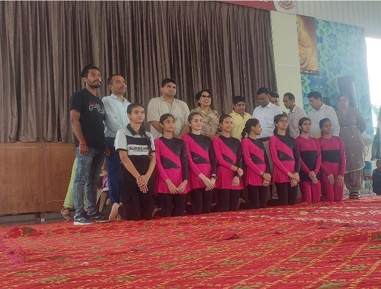 जिला स्तरीय अंडर 19 योग प्रतियोगिता में विजडम वल्र्ड स्कूल की छात्राओं ने मारी बाजी