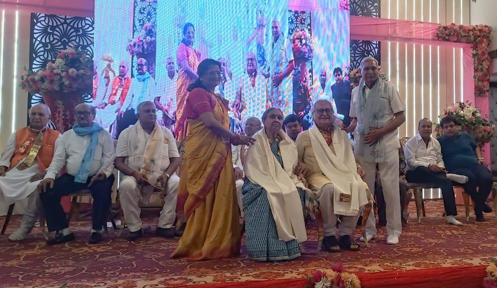 अग्र पिता के रूप में सम्मानित हुए डॉ. गिरीश सी. गुप्ता