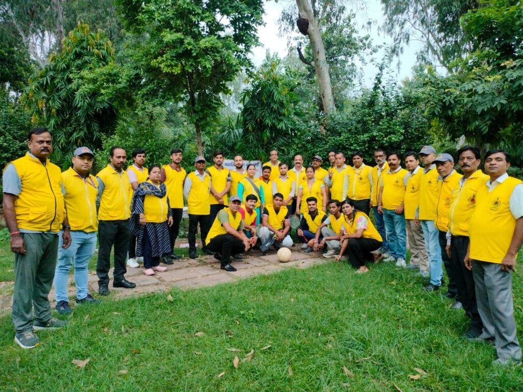 खेल दिवस पर यलो आर्मी टीम ने सीआई पार्क में खेले विभिन्न खेल