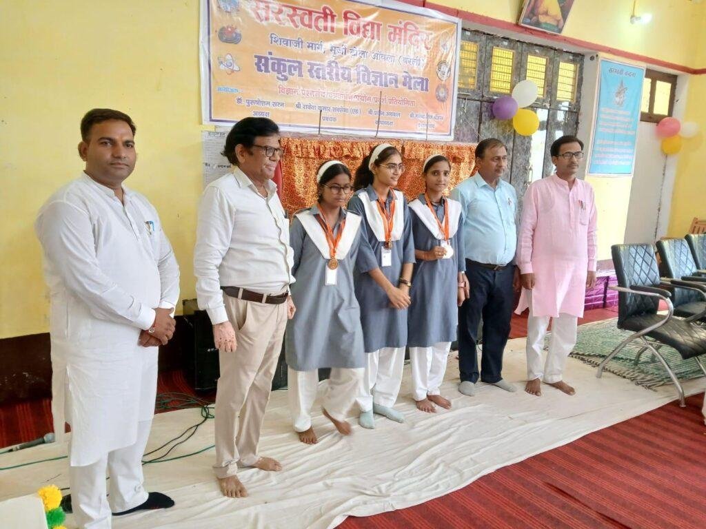 संकुल स्तरीय बौद्धिक प्रतियोगिताओं में शिव देवी ने बाजी मारी