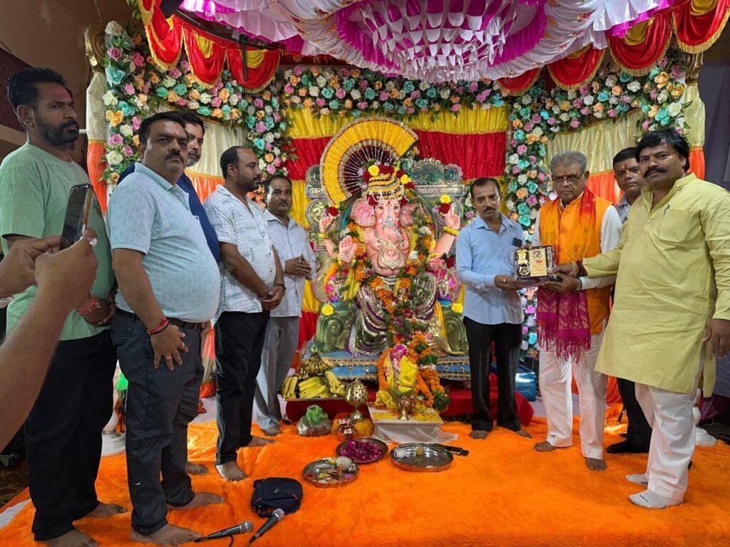 गणेश महोत्सव पंडाल में प्रतियोगिताएं एवं महाप्रसादी का किया आयोजन