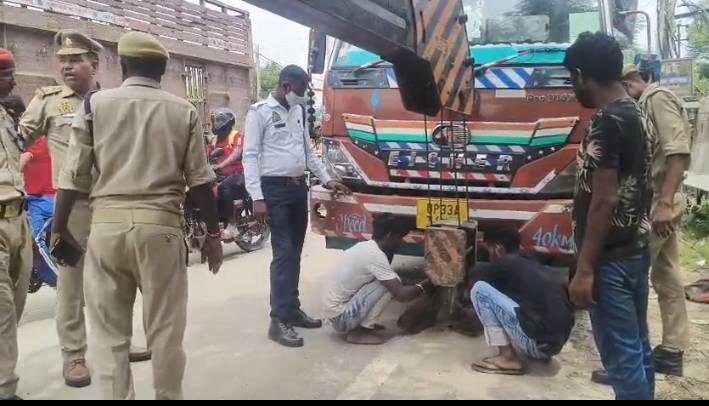 रायबरेली में यातायात पुलिस की बड़ी कार्रवाई, दर्जनों ट्रक चालान, 5 ट्रक सीज
