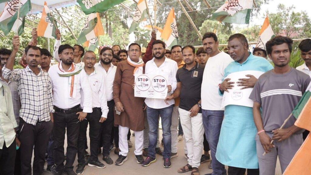 चुनाव आयोग तथा कथित डबल इंजन का एक डिब्बा बनकर रह जाए ये हमें बर्दाश्त नहीं युवा कांग्रेस स्टॉप वोट चोरी अभियान की विधायक ने की शुरूआत