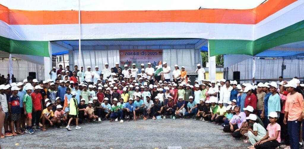 स्वतंत्रता दौड़ में जनप्रतिनिधियों, अधिकारियों और स्कूली बच्चों ने लगाई दौड़, सद्भावना और एकता का दिया संदेश