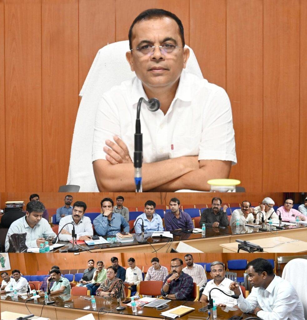 कलेक्टर ने बैरिस्टर ठाकुर छेदीलाल स्मृति समारोह के आयोजन के तैयारी की समीक्षा की