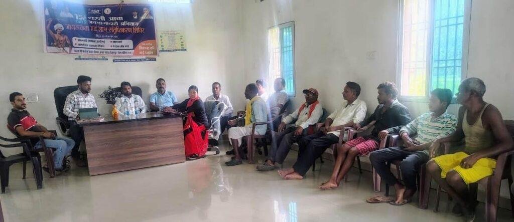 जनचौपाल लगाकर प्रधानमंत्री आवास के हितग्राहियों से हो रहा प्रतिदिन संवाद