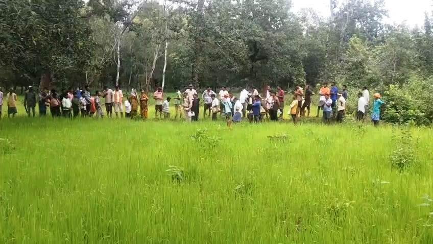 वन अतिक्रमण रोकने के लिए बम्हनी क्षेत्र में ग्रामीणों को किया गया जागरूक