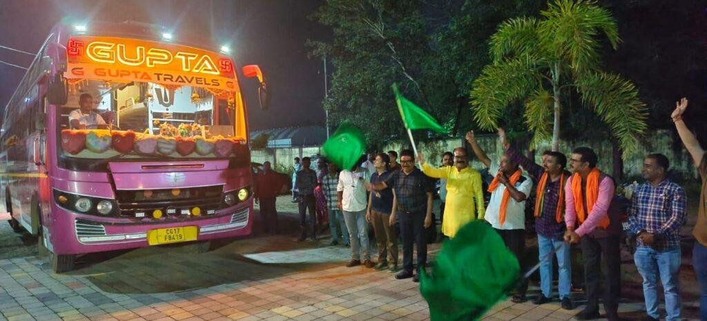 श्री रामलला दर्शन योजना के अंतर्गत बस्तर के 87 तीर्थयात्री अयोध्या के लिए रवाना