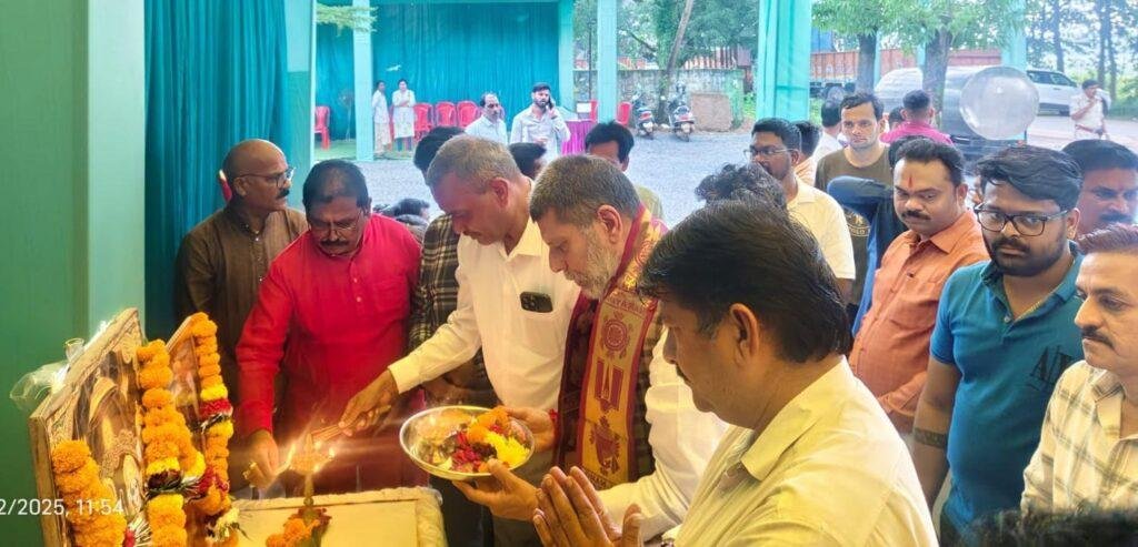 विधायक श्री किरण देव ने नवरात्रि के अवसर पर पदयात्री सेवा केंद्रों का उद्घाटन किया
