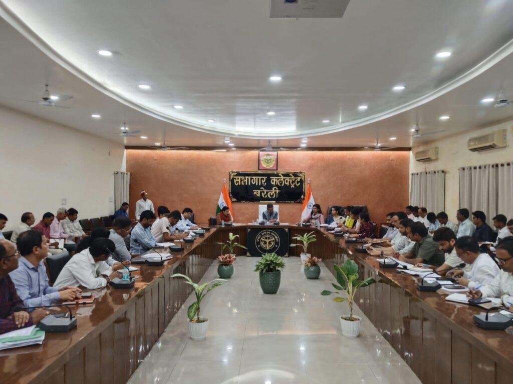 जिलाधिकारी ने डिजिटल क्राप सर्वे की प्रगति की करी समीक्षा बैठक
